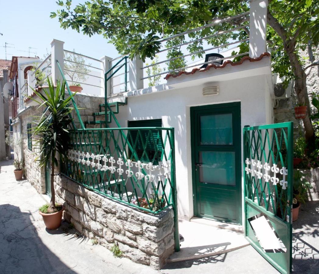 Twin Love Apartment Split Exterior photo