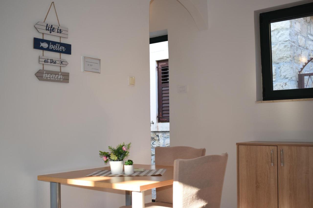 Twin Love Apartment Split Exterior photo