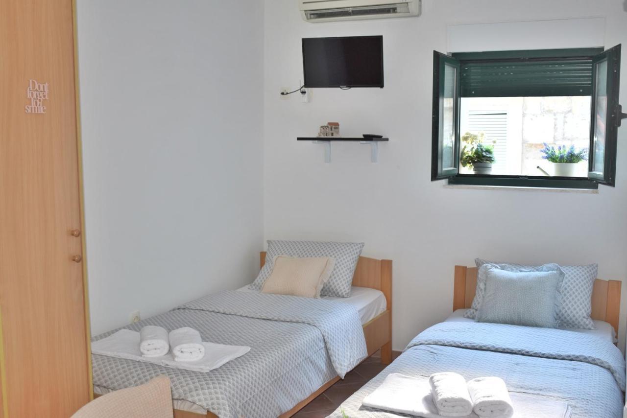 Twin Love Apartment Split Exterior photo