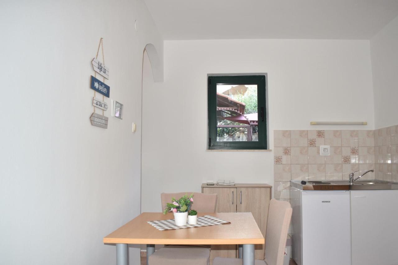 Twin Love Apartment Split Exterior photo